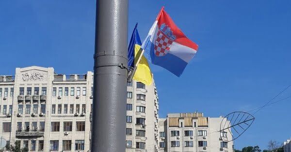 На головній вулиці Києва вивісили прапори Хорватії