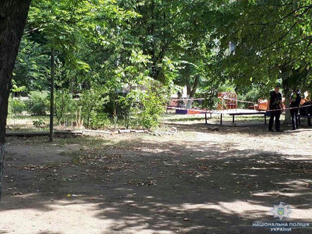 У Краматорську на дитмайданчику хлопчик знайшов снаряд