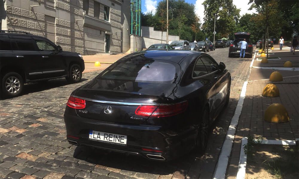 Що ховає за тонованим склом незадекларованого Мерседеса Андрій Гордійчук?