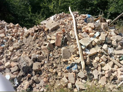 ''СтопКор зафіксував стихійне сміттєзвалище на території стратегічного підприємства на Дніпропетровщині