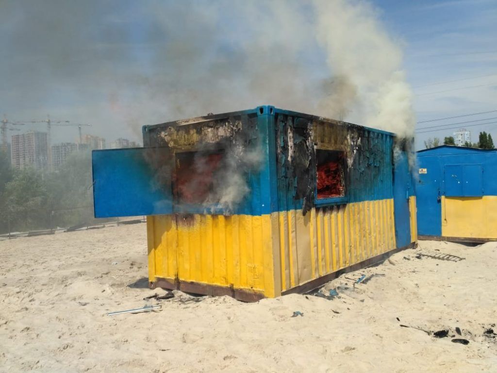 Внаслідок сутичок на Позняках двоє людей шпиталізовано