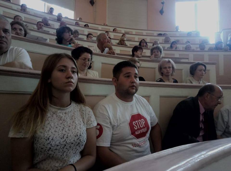 «Рейдери повинні лежати обличчям в підлогу»: колектив ОНМедУ звернувся до Прем'єр-міністра Гройсмана
