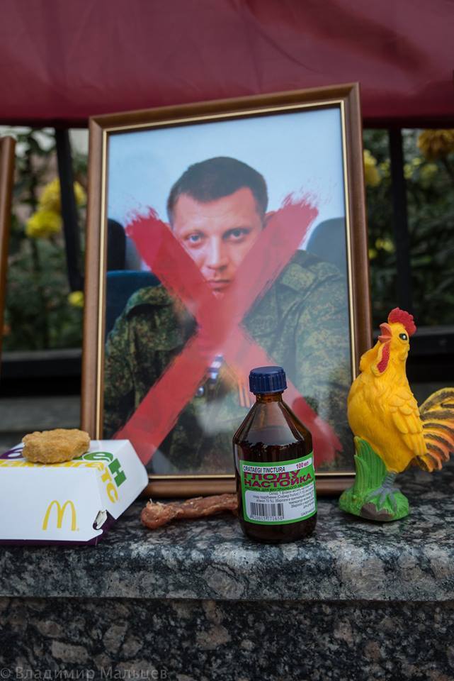 ''Безумний карнавал'' - як ховали Захарченка у Києві та Донецьку (фото)