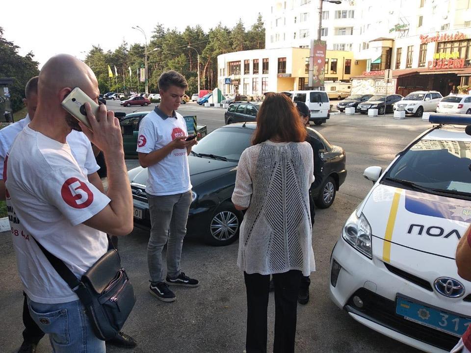 Сучасне рабство на автомийці під Києвом: робітники – нелегали, машини клієнтів – у заручниках