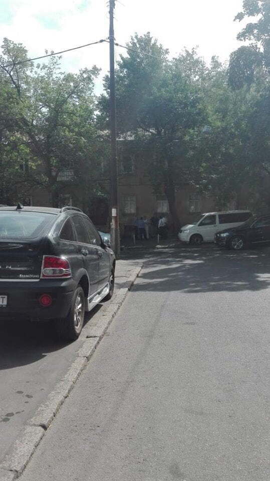 У полоні рейдерів! В Одеський медуніверситет не пускають працівників