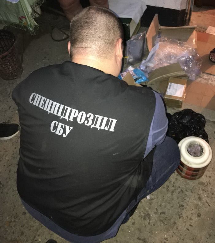 Марки ЛСД поштою - в Одесі затримано дилерів, які пересилали наркотики у поштових відправленнях