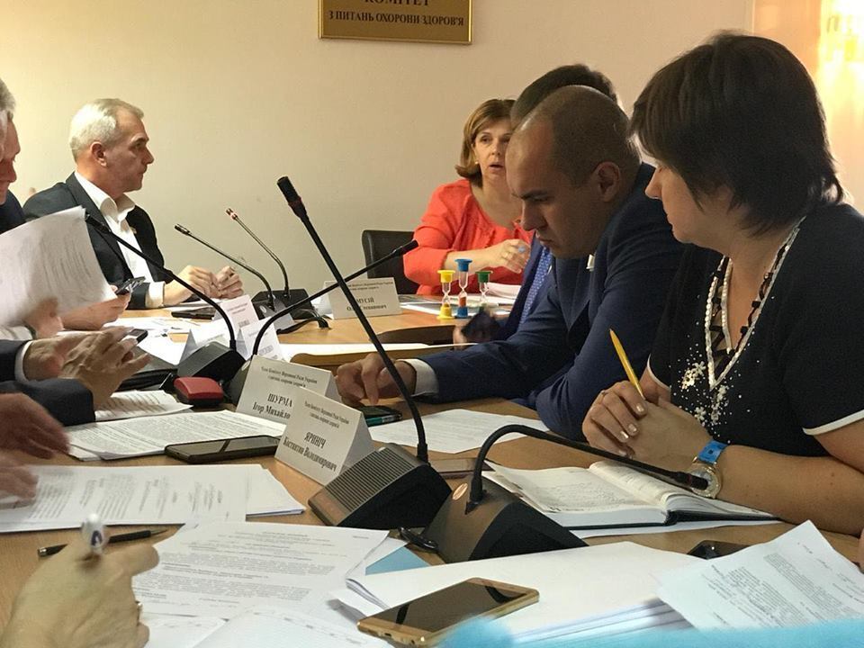 Військовий чи медик: нардепу Мельничуку під ВР ''поставили діагноз'' через захоплення ОНМедУ