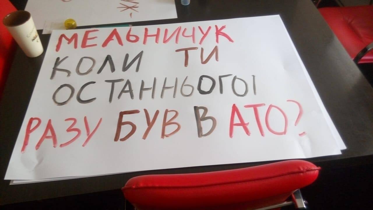 Військовий чи медик: нардепу Мельничуку під ВР ''поставили діагноз'' через захоплення ОНМедУ