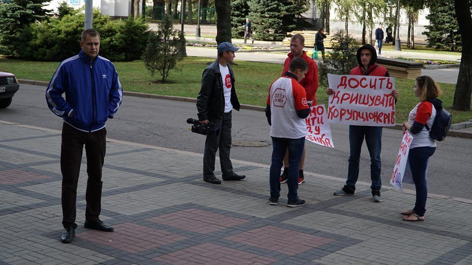 Активісти викрили нові корупційні схеми чиновників Дніпропетровської облради