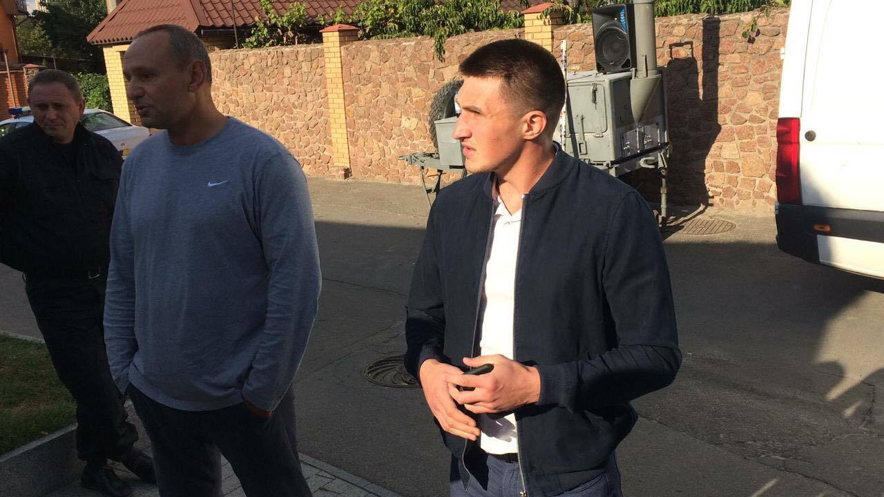 Лесю, не плач! Рейдерка Софієнко впала в істерику через мирну акцію атовців під її будинком