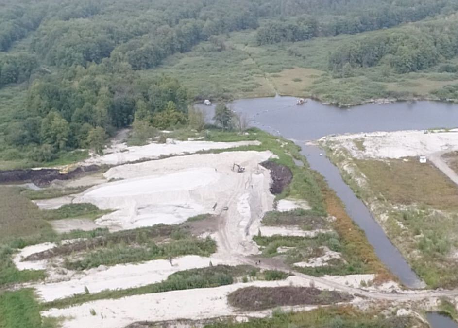 Докопались – на місці незаконного видобутку піску у Ходосівці з'явились три штучних водойми (ФОТО)