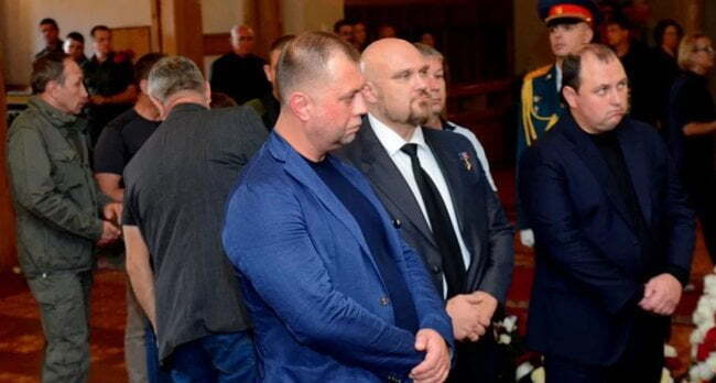 ''Безумний карнавал'' - як ховали Захарченка у Києві та Донецьку (фото)
