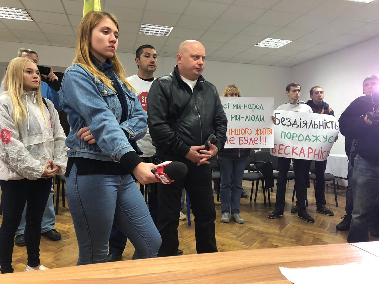 ''Пусть бегут неуклюже'' - як можновладці на Львівщині розбігалися від ''СтопКору''