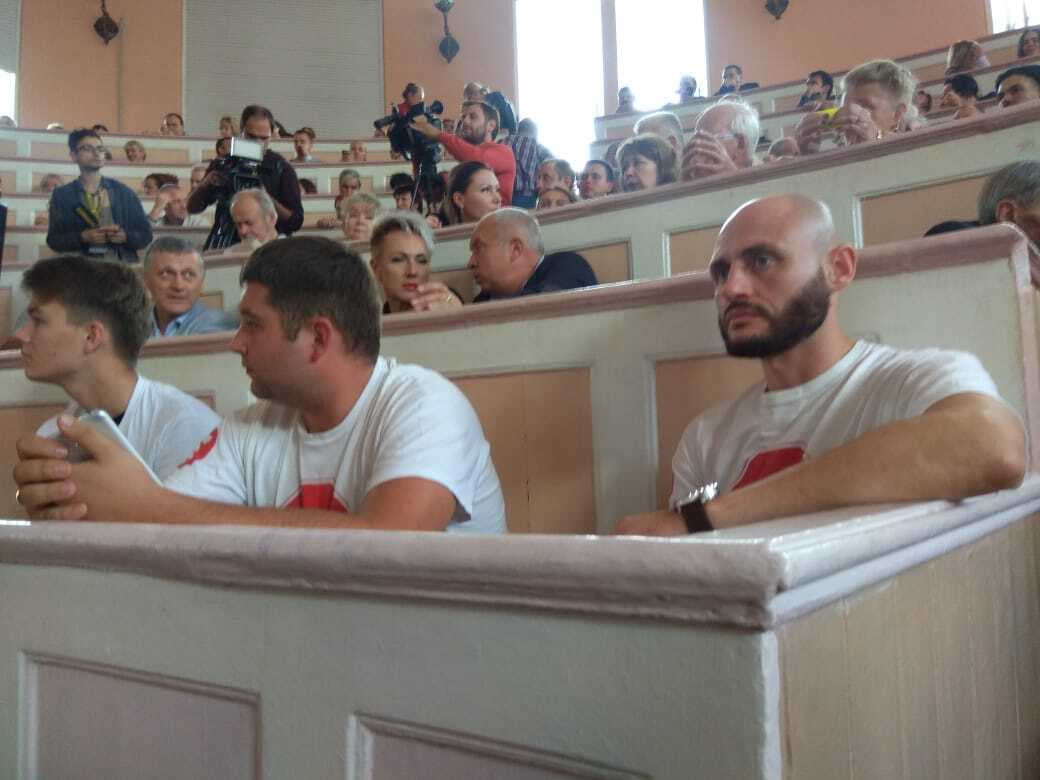 «Рейдери повинні лежати обличчям в підлогу»: колектив ОНМедУ звернувся до Прем'єр-міністра Гройсмана