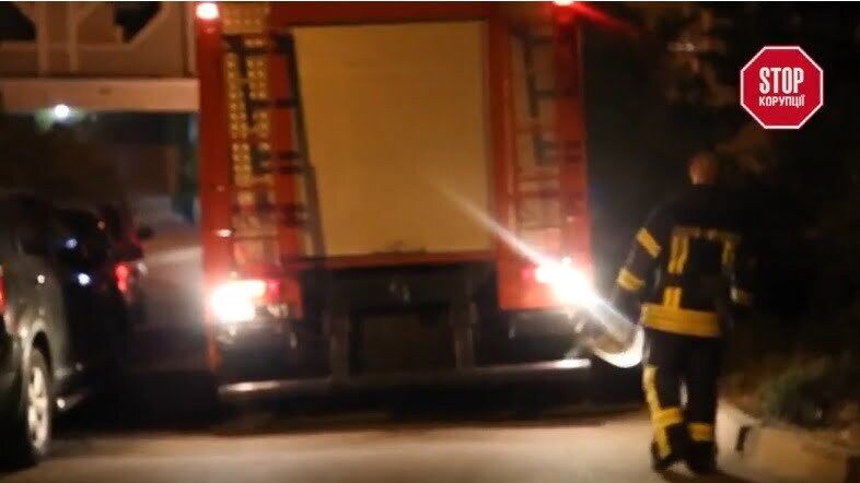 Через нестачу паркінгів у випадку пожежі столичні будинки можуть перетворитись на пастки