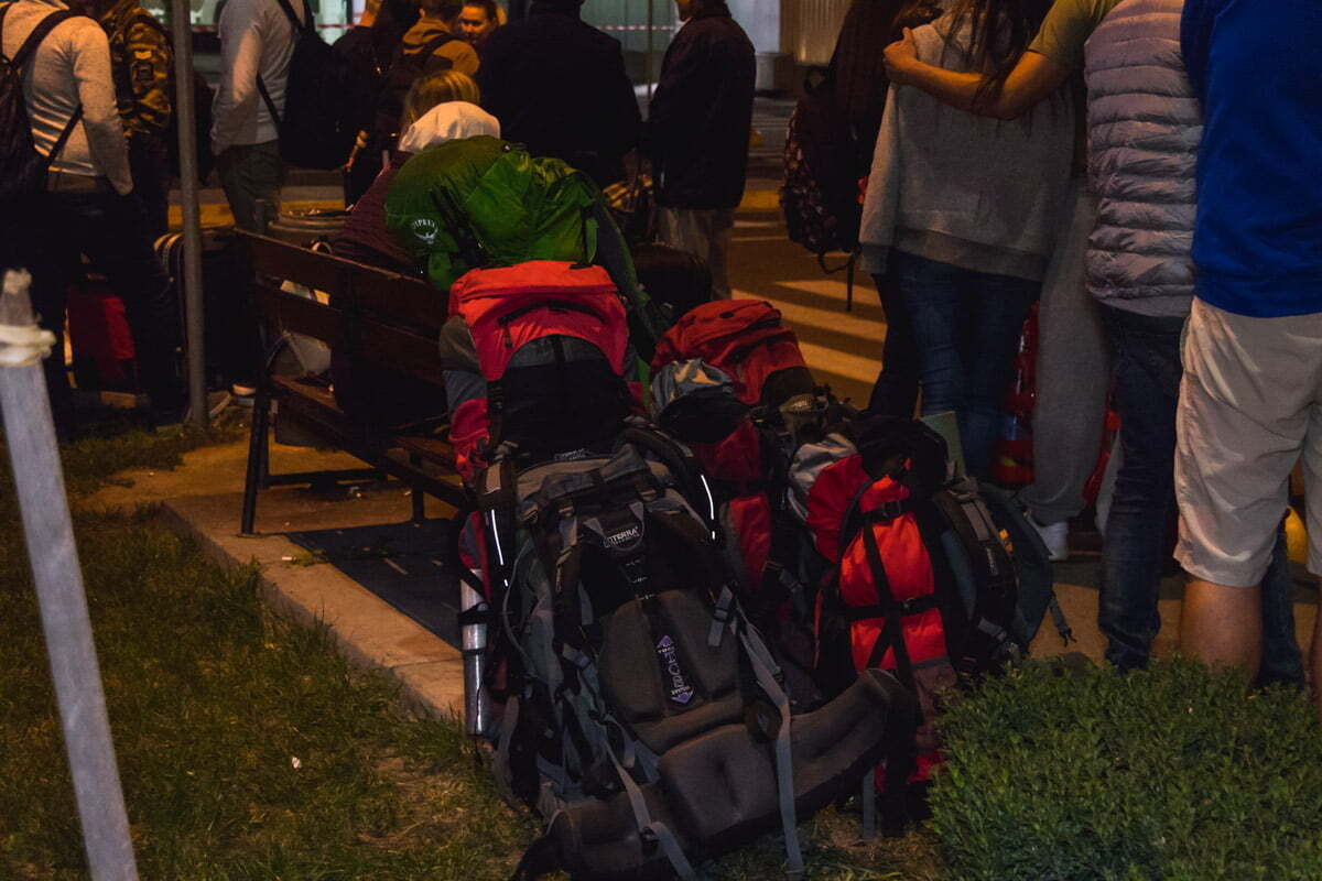 Людей не випускали з літаків, термінал евакуювали: був дзвінок про мінування аеропорту Жуляни (ФОТО)