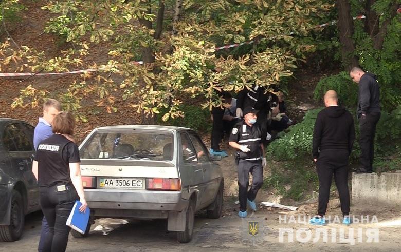 У Києві знайшли мертве немовля в подарунковому пакеті (ФОТО)