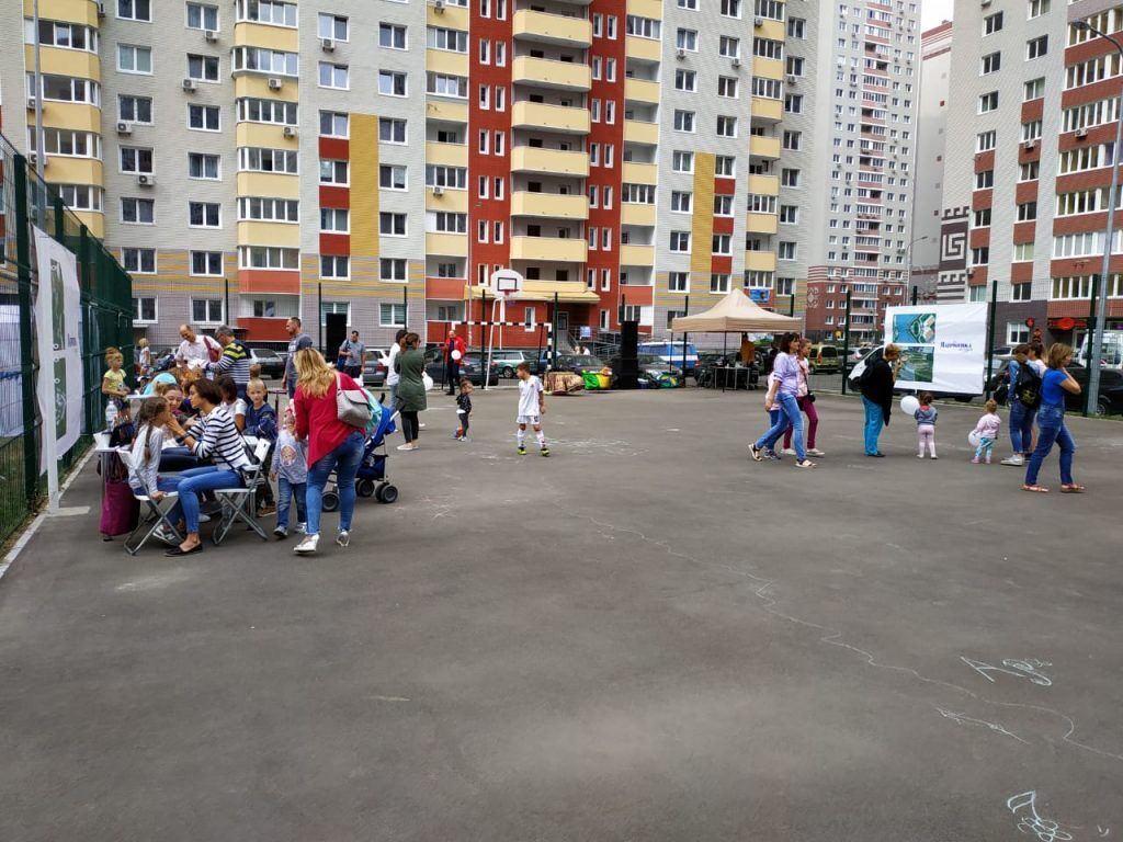 Жителі столичних Осокорків відсвяткували День знань з розважально-пізнавальними уроками