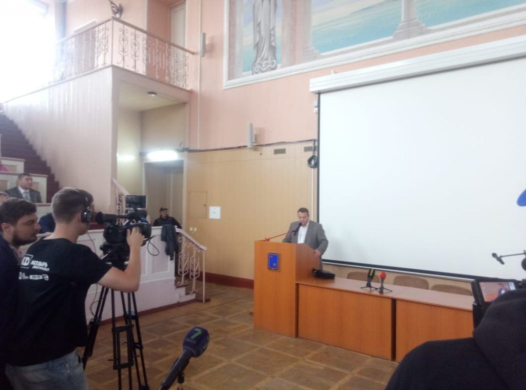 «Рейдери повинні лежати обличчям в підлогу»: колектив ОНМедУ звернувся до Прем'єр-міністра Гройсмана