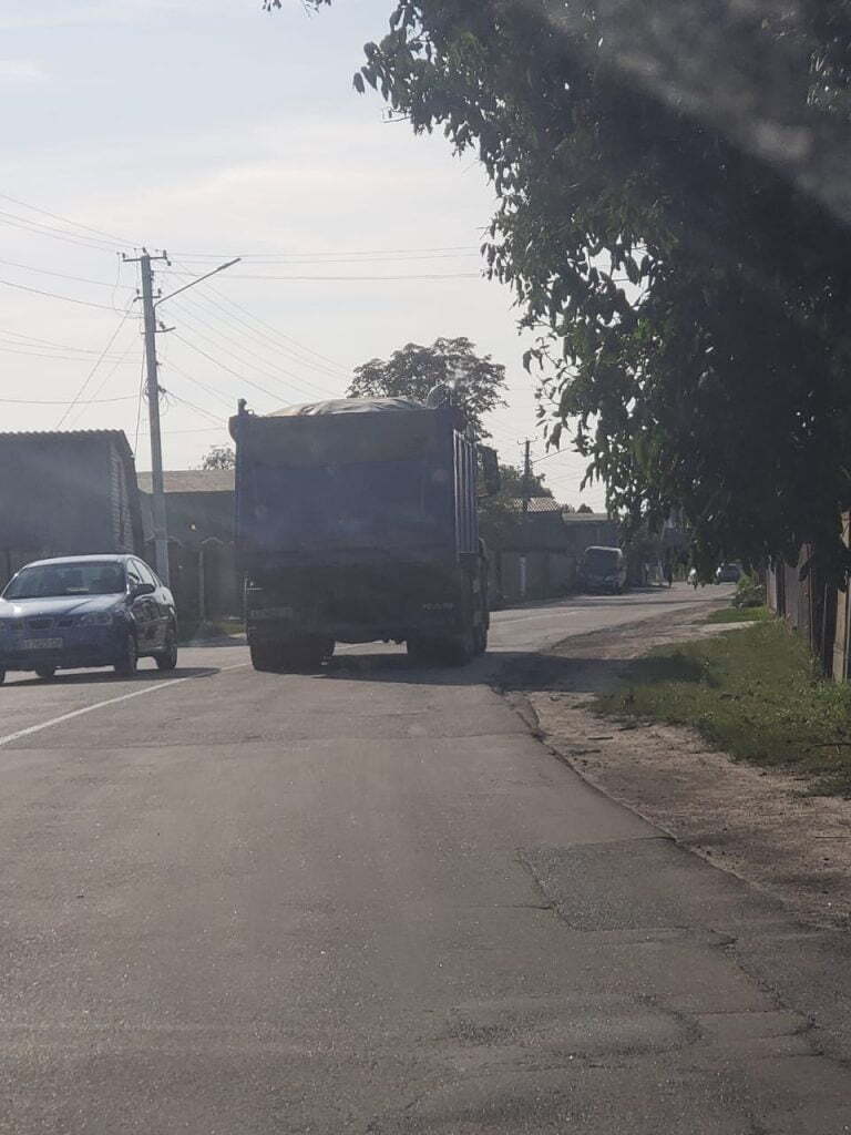 Одні крадуть, інші купують: хто наживається на незаконному видобутку піску у Зазим'ї