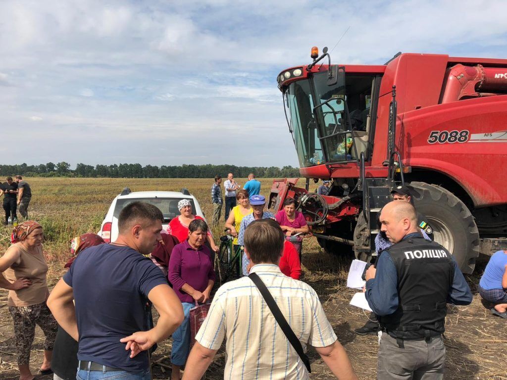Копи з чотирьох районів: на атаку агрорейдерів злетілись всі правоохоронці області (фоторепортаж)