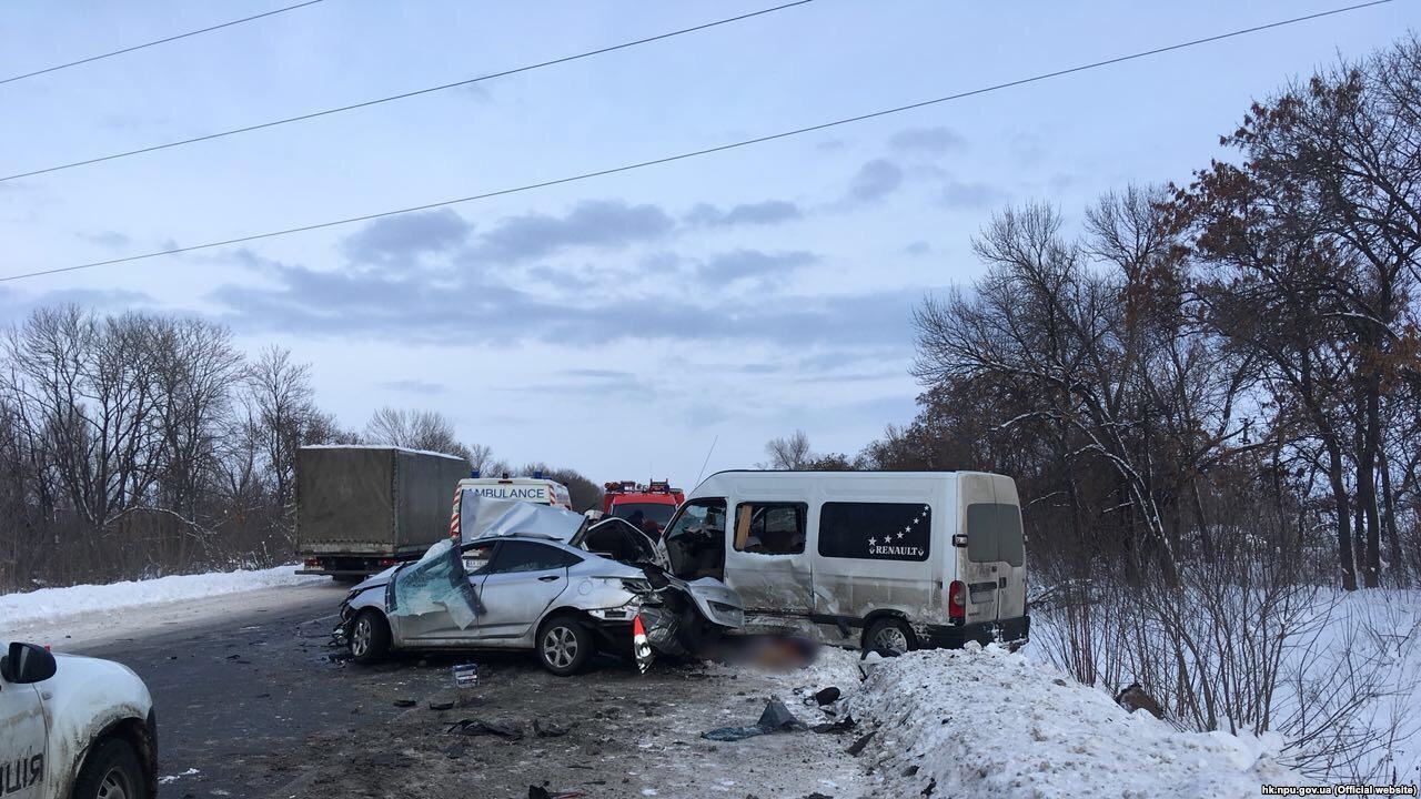 Велика ДТП в Харківській області: четверо загиблих, 11 постраждалих, Hyundai розірвало на шматки – кадри аварії