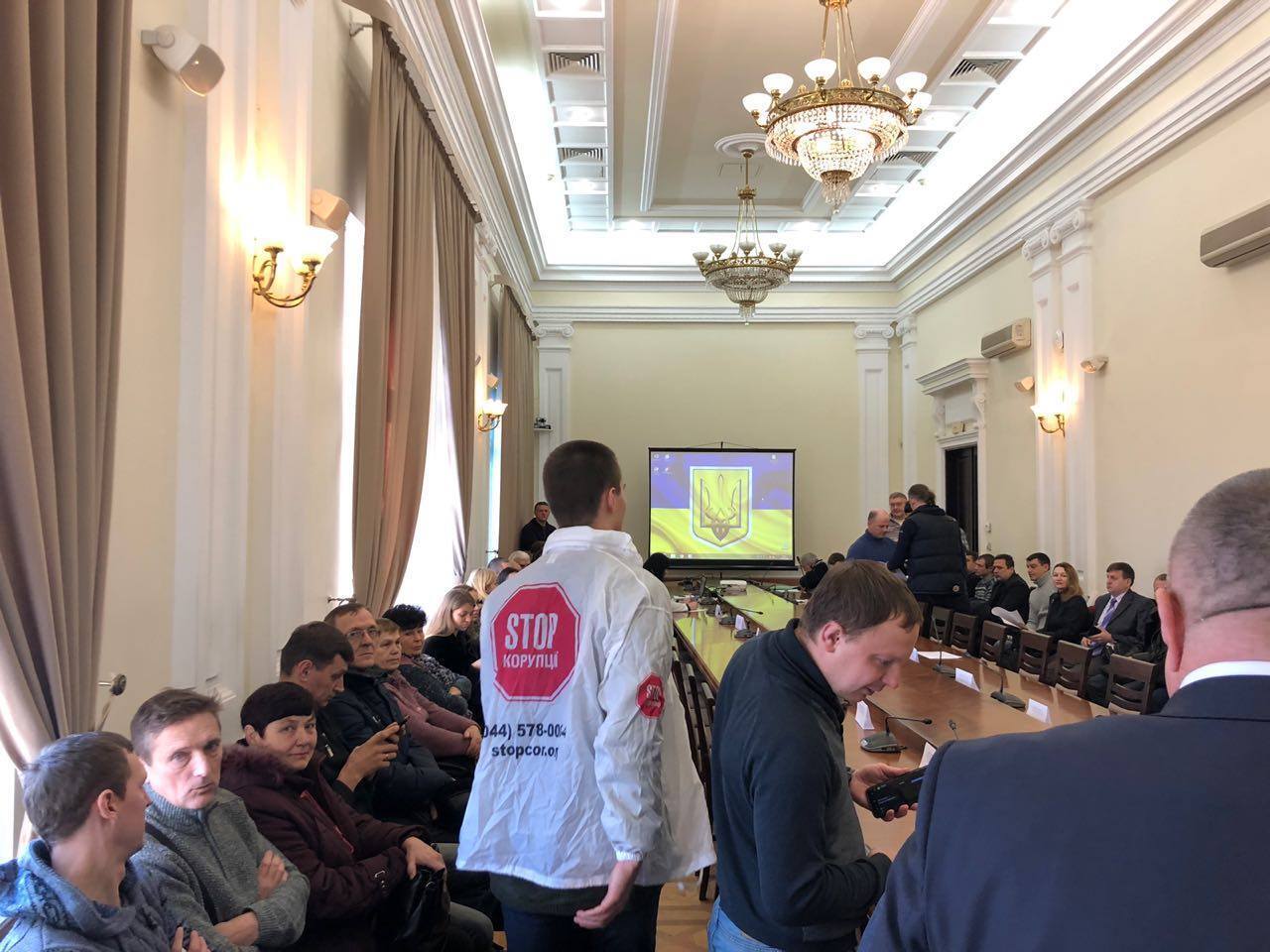 Паркувальні війни столиці – перерозподіл паркмайданчиків на Троєщині відкладено