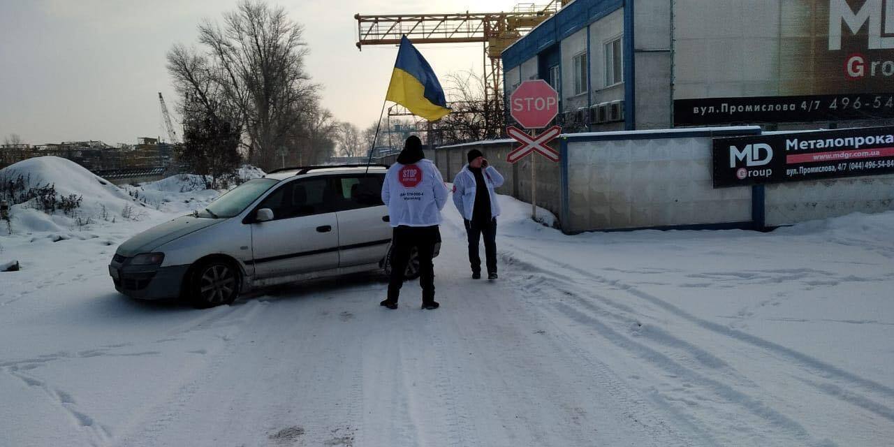 Київські браконьєри з Видубичів проігнорували рішення Київради і продовжують вивезення піску