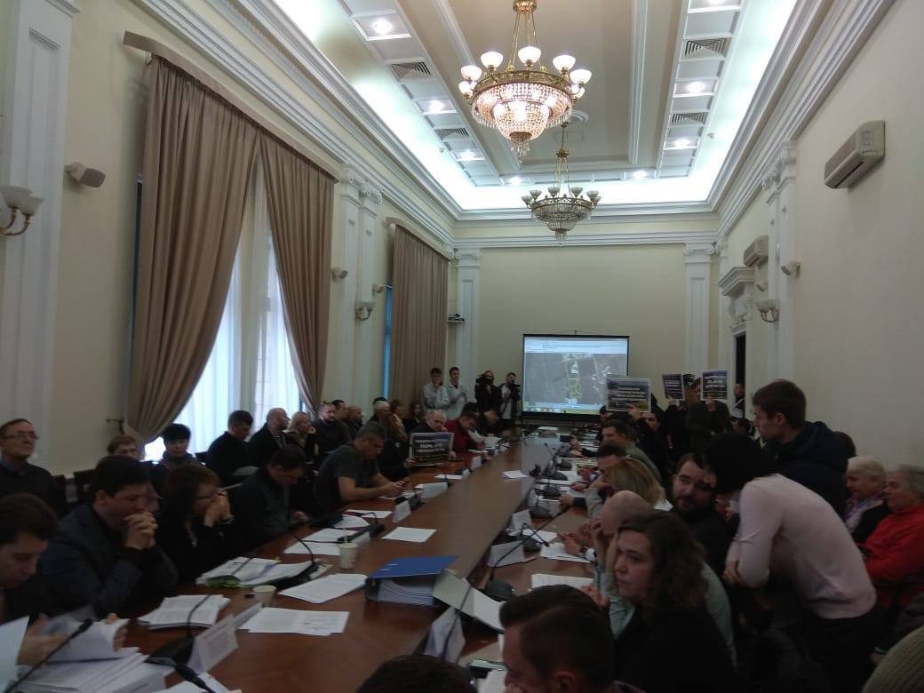 Паркувальні війни столиці – перерозподіл паркмайданчиків на Троєщині відкладено