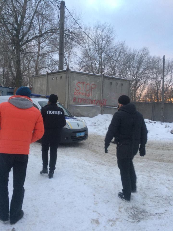 Вивозять награбоване на очах у поліції: на Видубичах браконьєри замітають сліди
