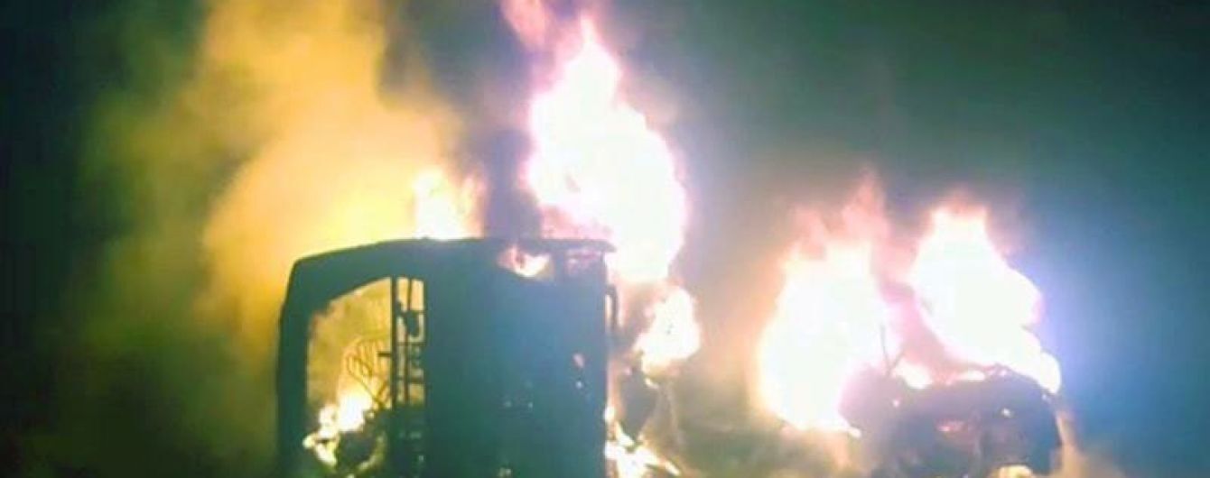 26 загиблих: у Пакистані автобус зіткнувся з автоцистерною