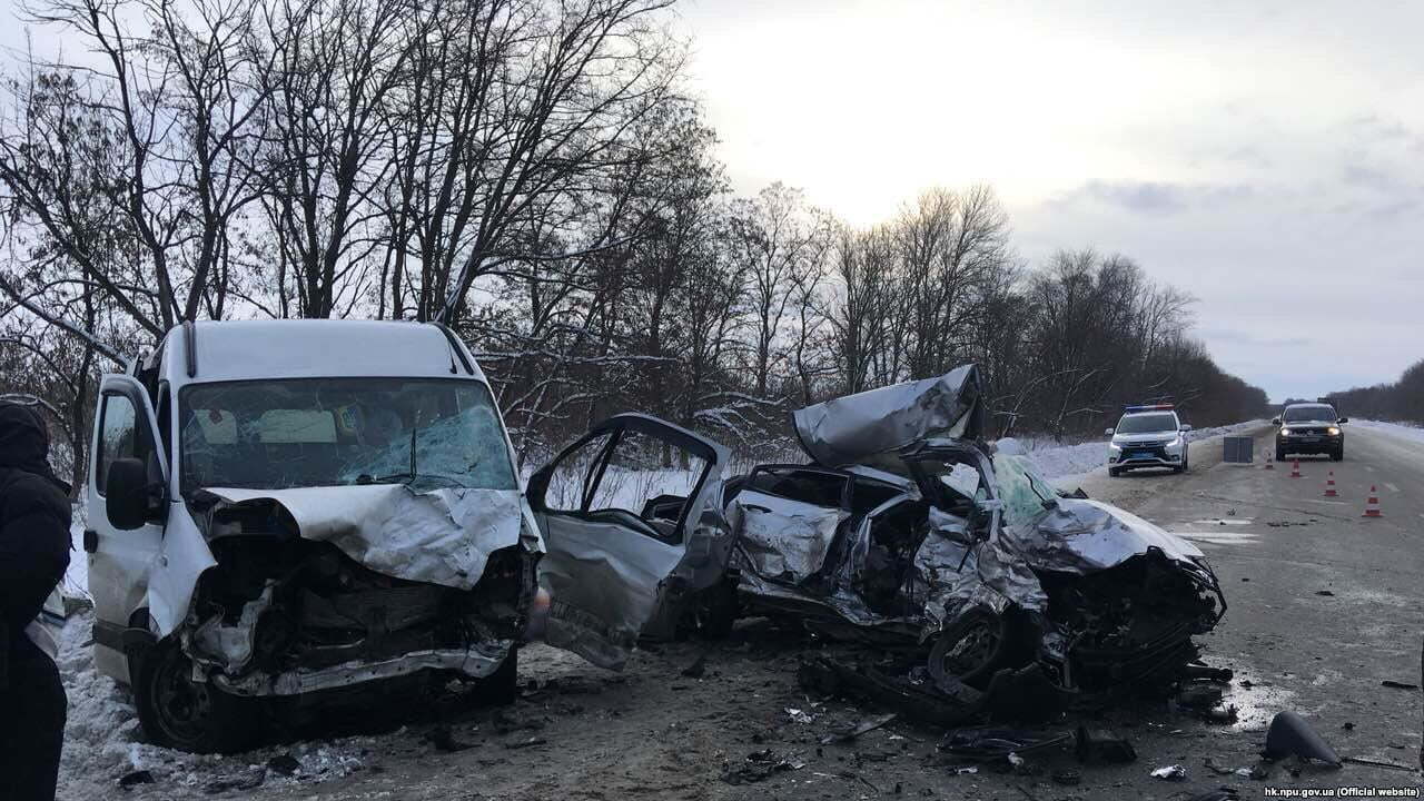 Велика ДТП в Харківській області: четверо загиблих, 11 постраждалих, Hyundai розірвало на шматки – кадри аварії