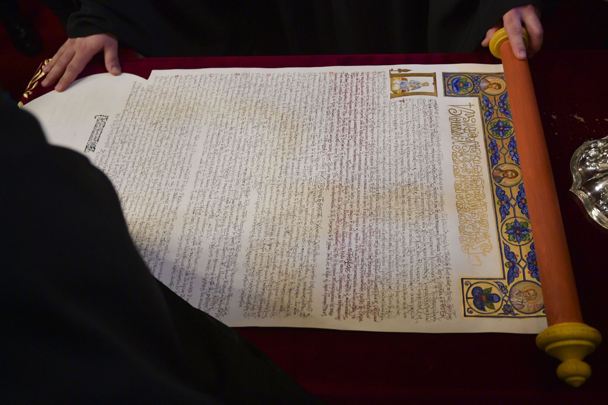 Томос про автокефалію ПЦУ офіційно підписали всі члени Синоду Вселенського патріархату – історичні кадри
