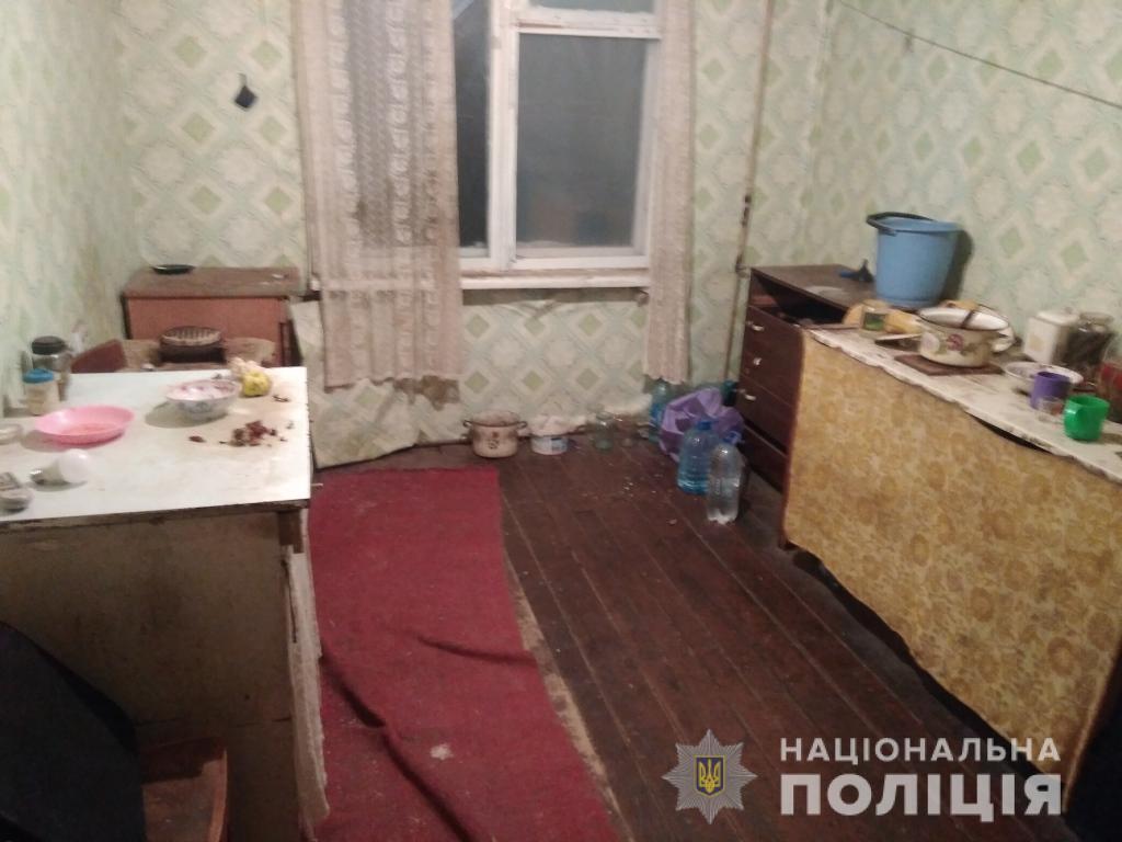 Забив дерев’яною палицею – на Харківщині 36-річний чоловік убив свою матір