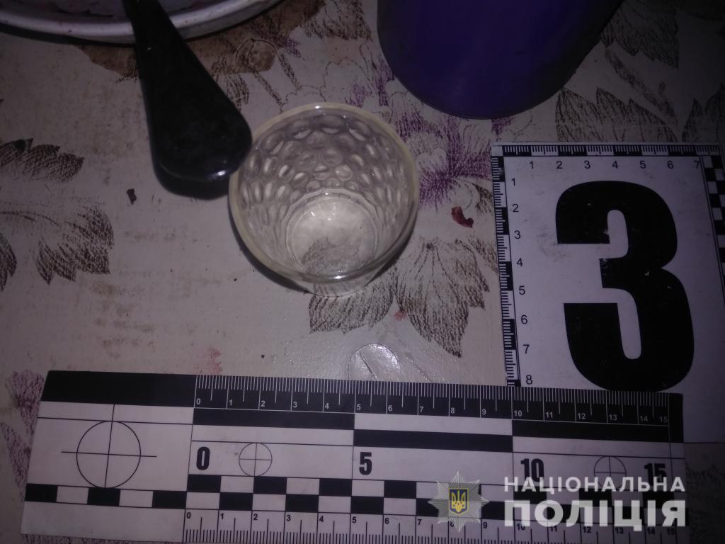 Забив дерев’яною палицею – на Харківщині 36-річний чоловік убив свою матір