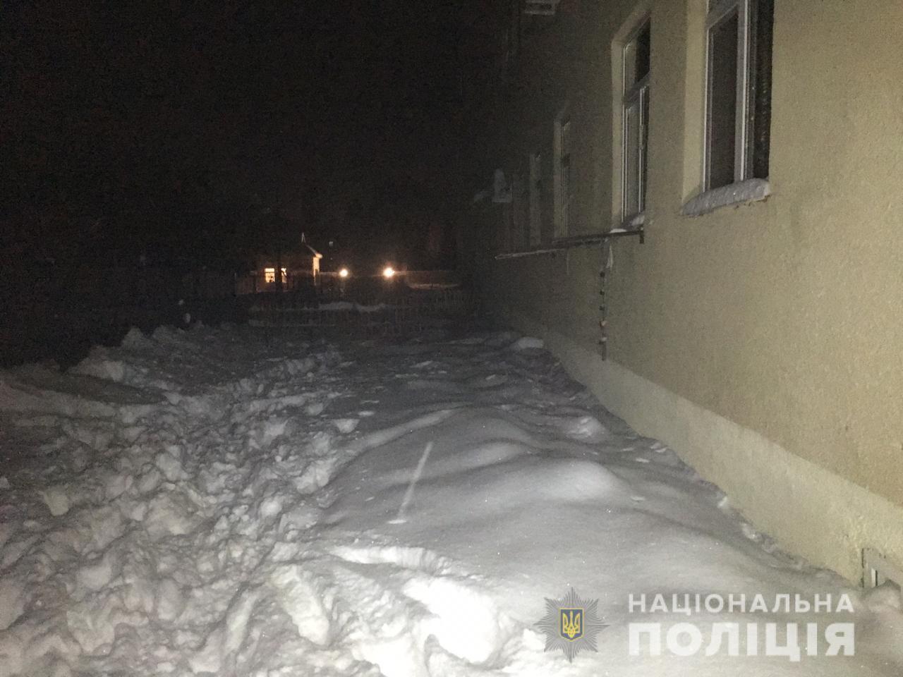 На Харківщині п’яний батько викинув з вікна 4-го поверху свого 5-річного сина