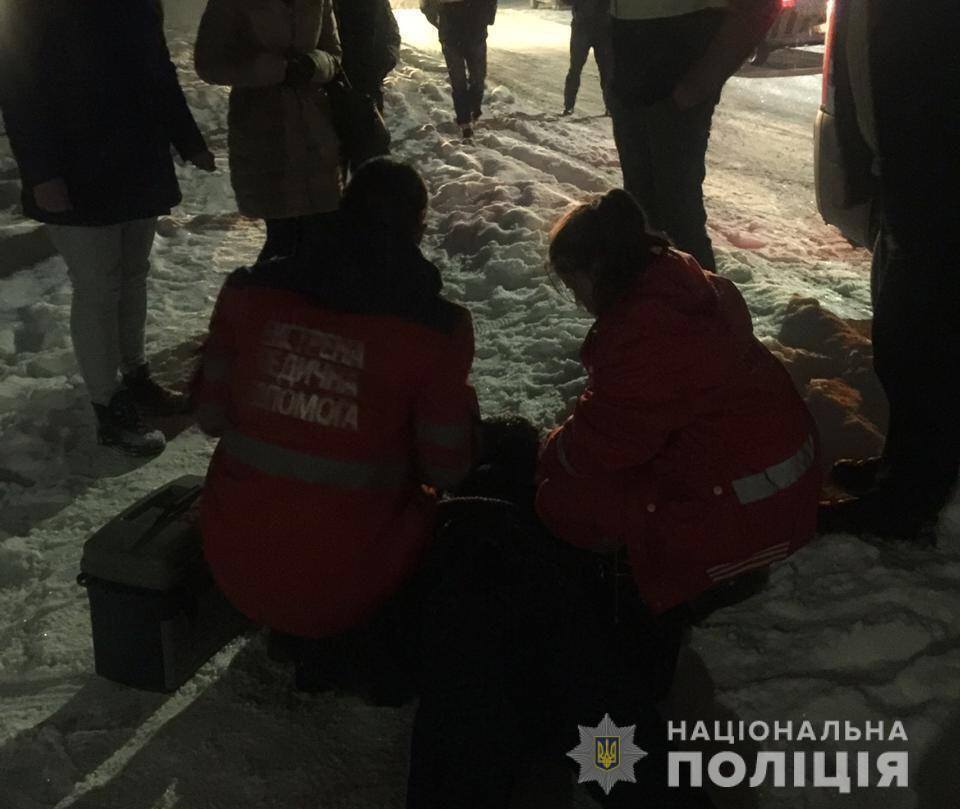 На Київщині поліція розслідує вбивство чоловіка, якого зарізали та лишили помирати на вулиці