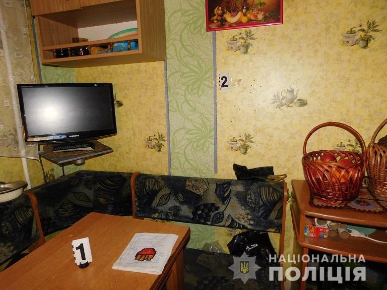 Постріли в голову – у Києві господар квартири намагався застрелити своїх квартирантів