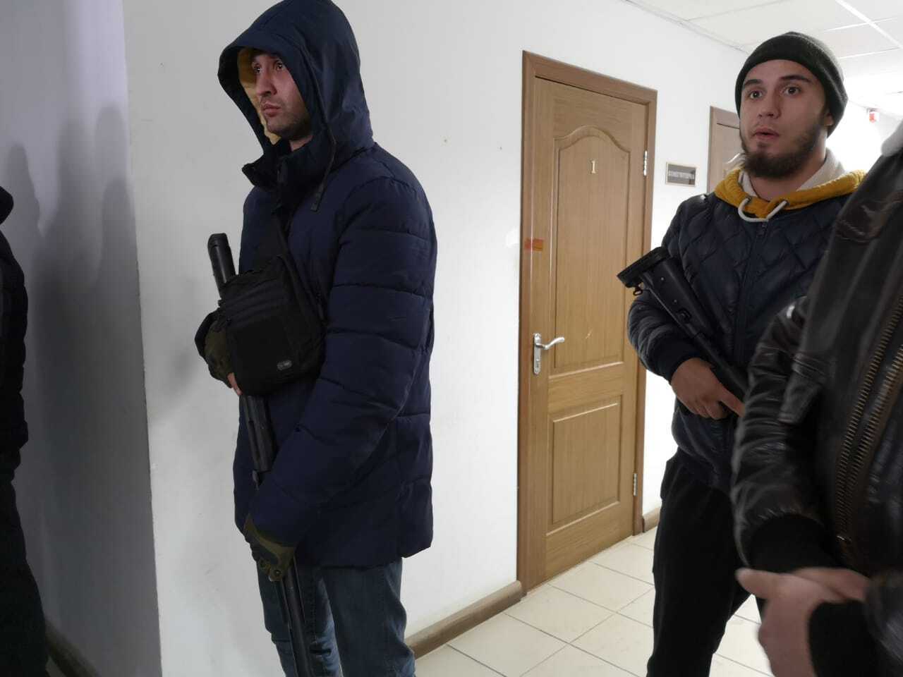 Озброєні молодики увірвались на територію підприємства ''Росток-Холдингу'' у Глухові