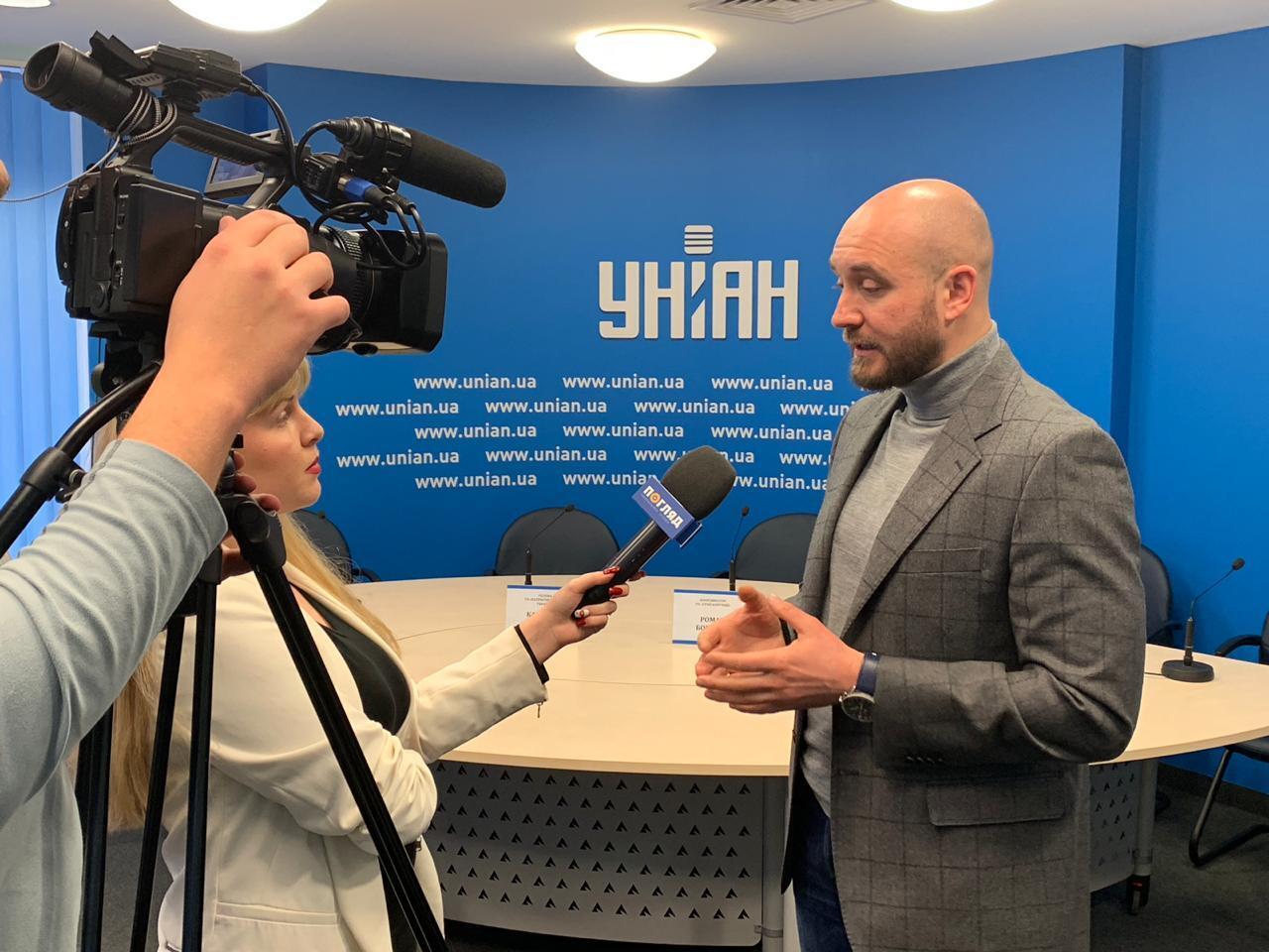 Напередодні виборів громадські активісти створюють гарячу лінію і відкриту базу даних про кандидатів-порушників