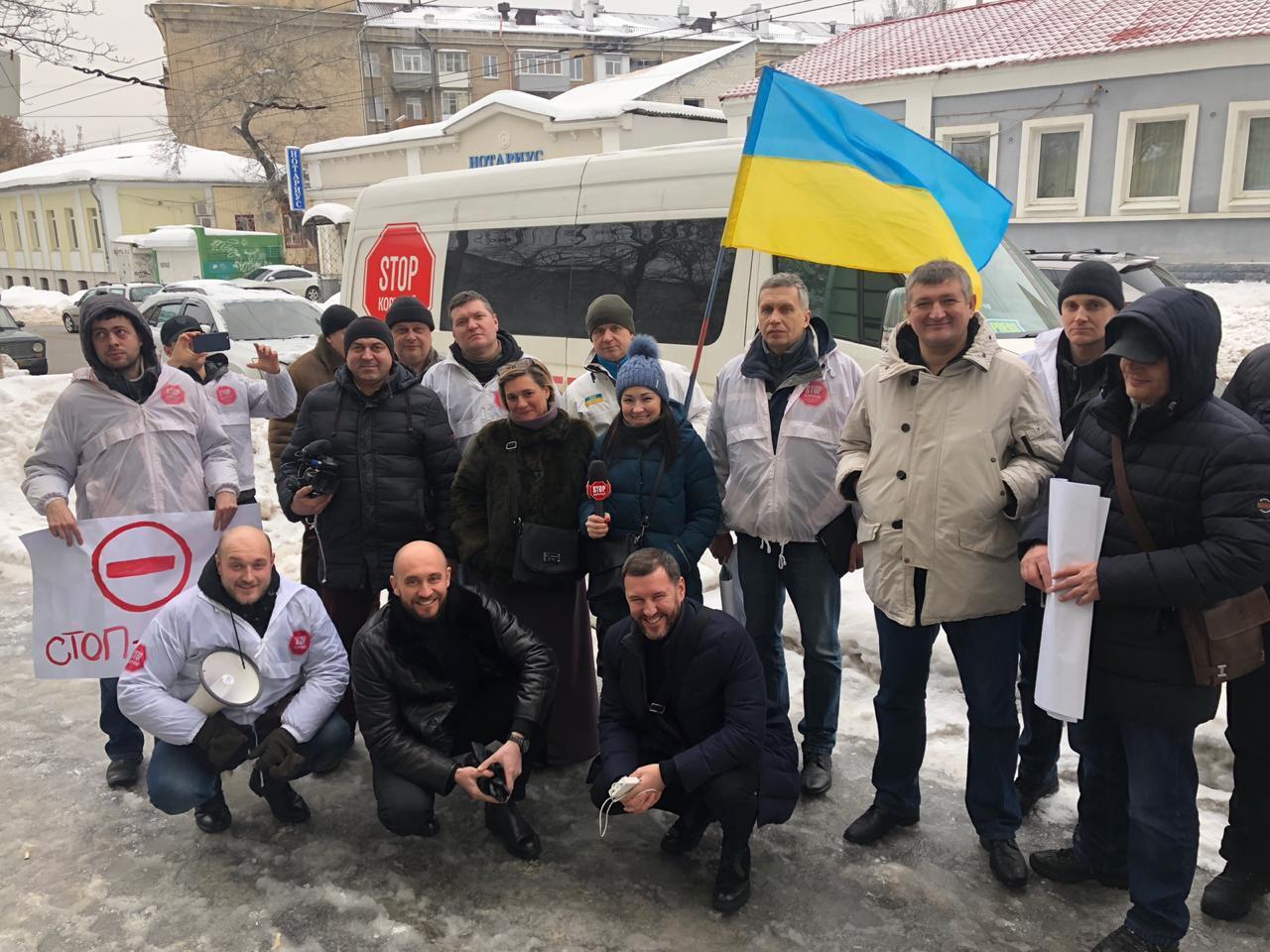Прокурора – до відповіді: під прокуратурою Харківщини провели пікет через темні справи відомства