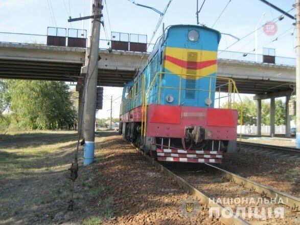 Намагався повіситися, а потім кинувся під потяг: на Харківщині чоловік покінчив життя самогубством