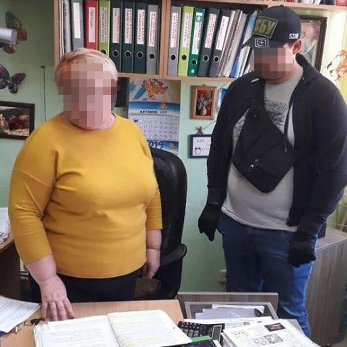 $ 2 000 за дозвільні документи: посадовця Гостомельської сільради затримали на хабарі (фото)