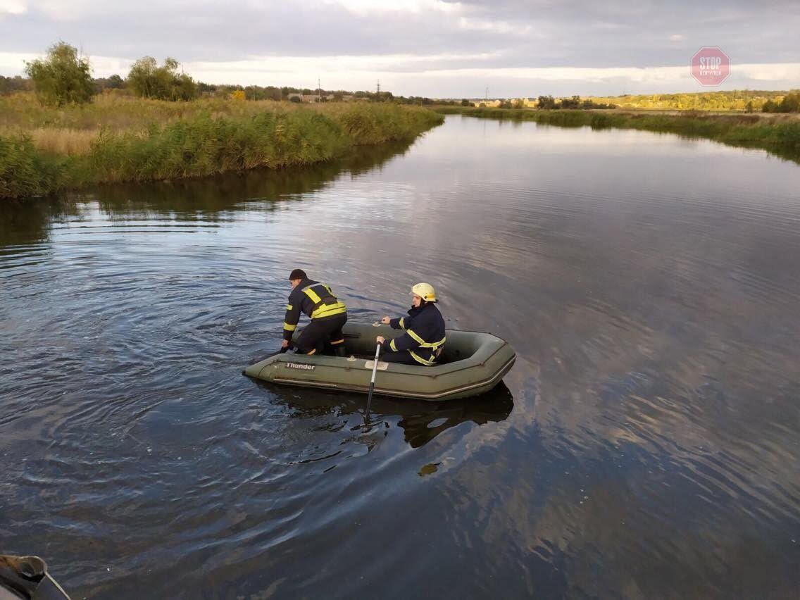 Намагалася зловити телефон і пішла під воду: на Дніпропетровщині потонула дівчинка (фото)
