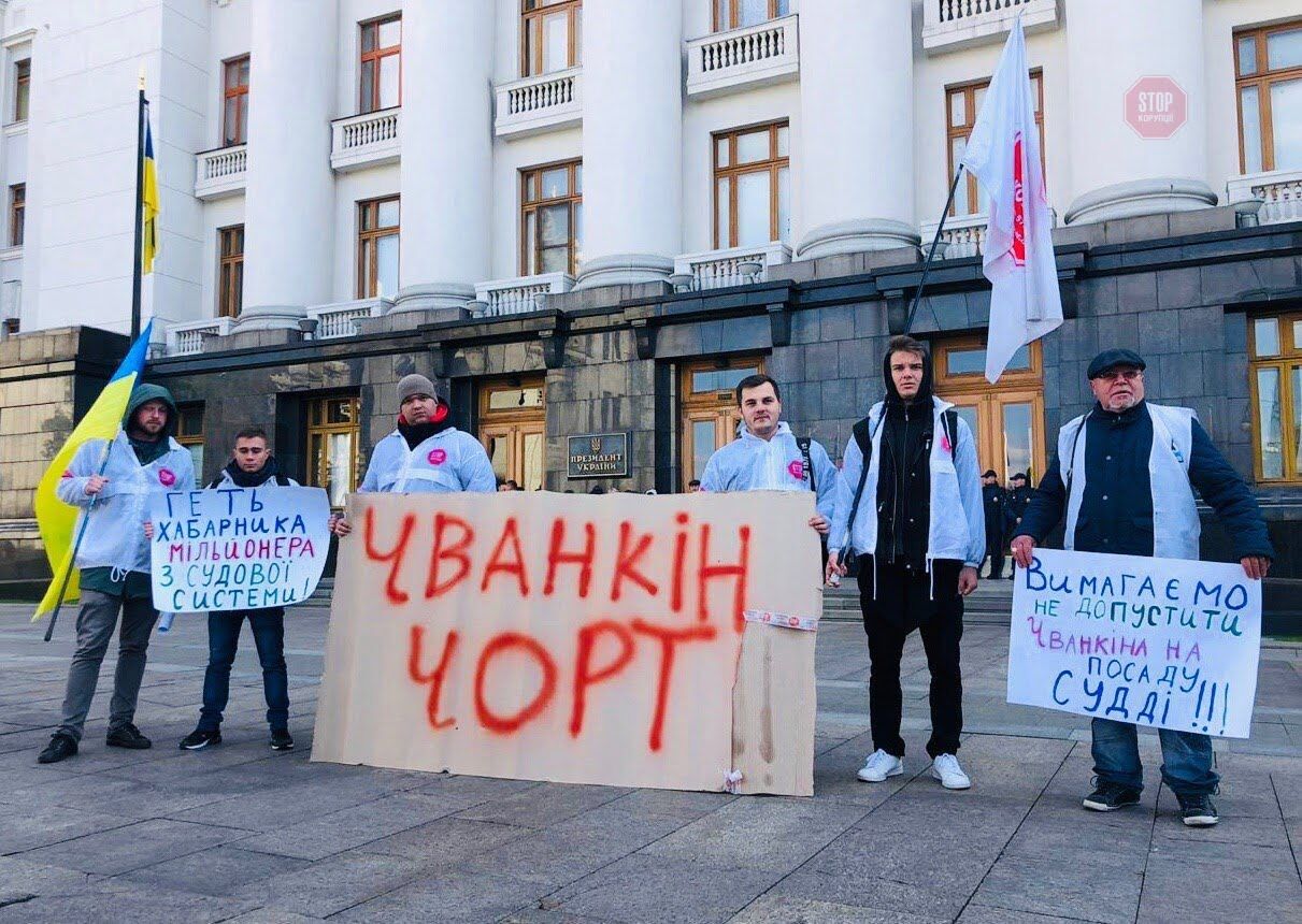 “Декларує одне, а живе зовсім іншим - розкішним життям”, - розповіли активісти