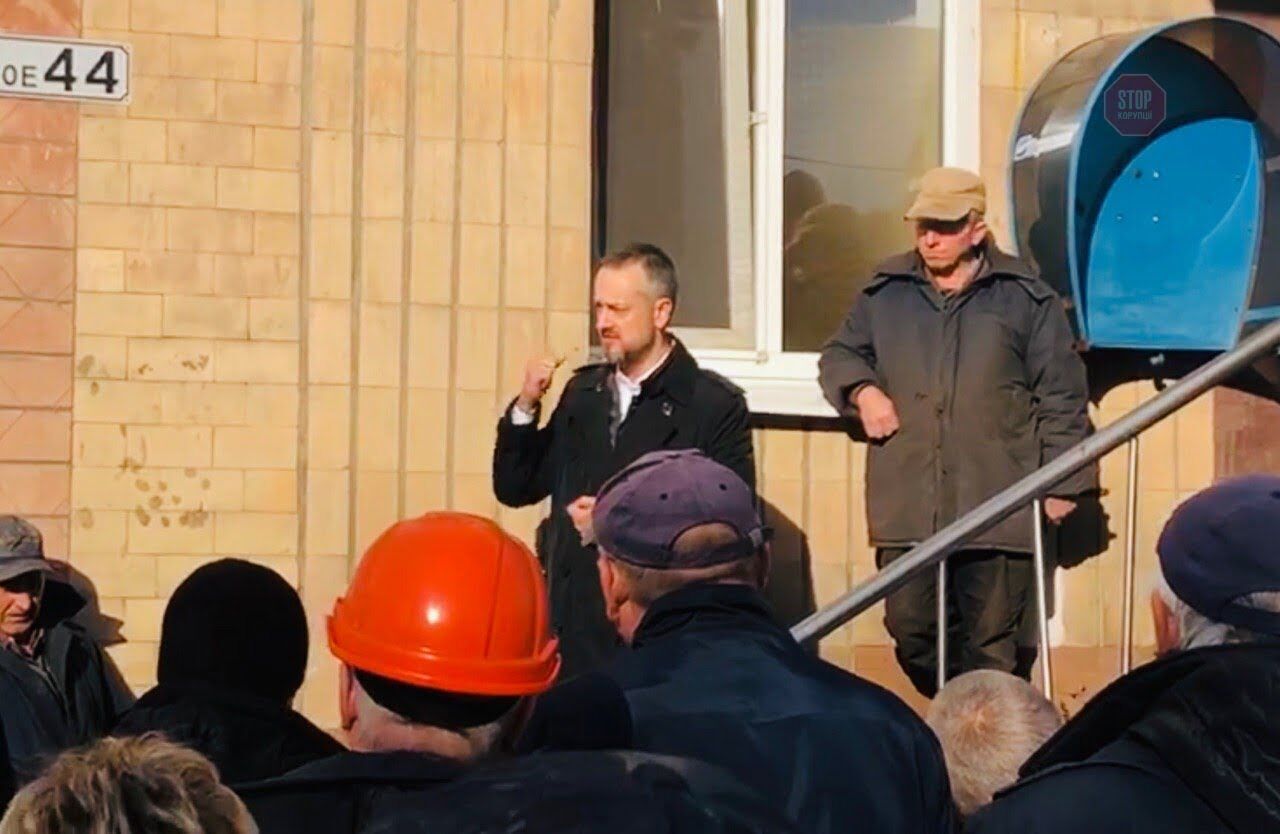 Директор Кузяра пообіцяв вже сьогодні розпочати виплати робітникам Фото: СтопКор
