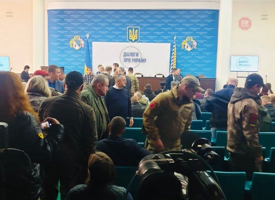 В Дніпрі відбувся захід ''Діалоги про Україну'' Фото: СтопКор