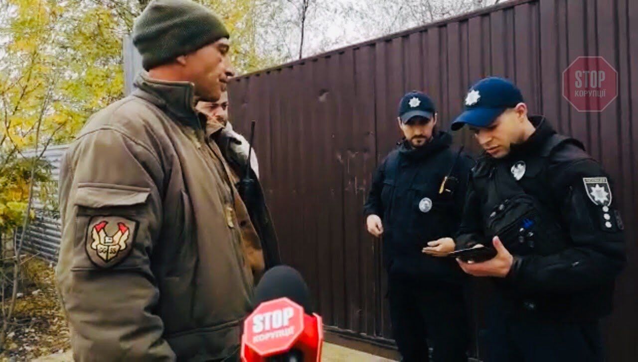 Активісти викликали на місце події поліцію Фото: СтопКор