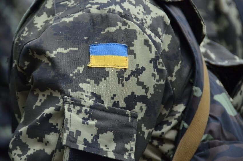 Спрацював вибуховий пристрій: на Донбасі підірвався український військовий
