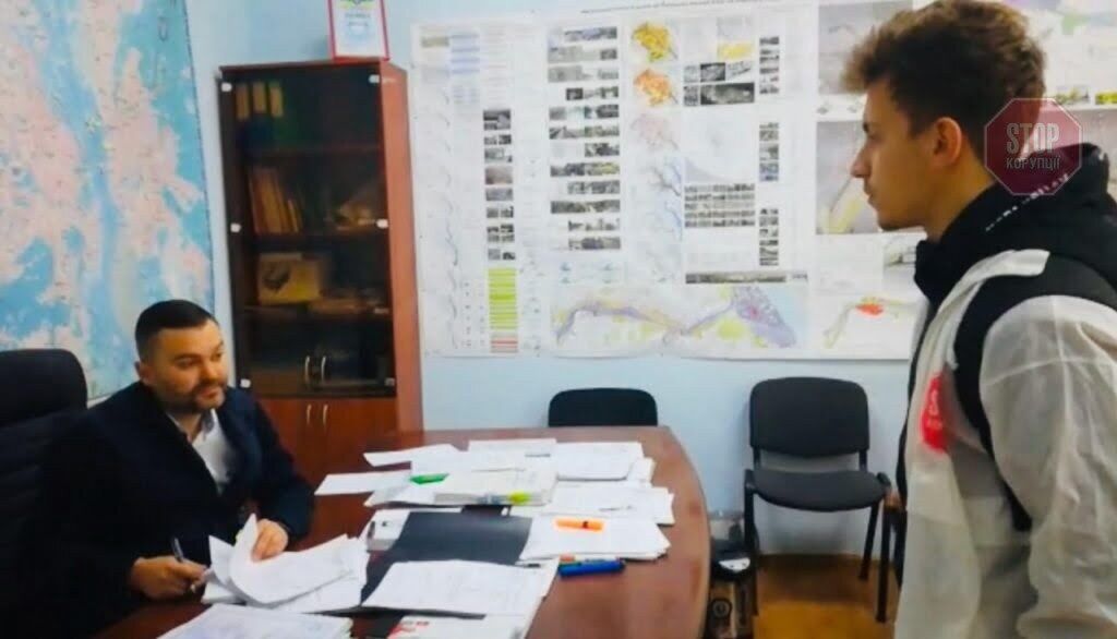  Гендиректора КП ''Плесо'' обурила інформація про піщаних нелегалів. Фото: скриншот відео